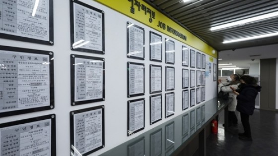 “40대가 줄어든다”…인구 감소에 취업자도 6만명 넘게↓